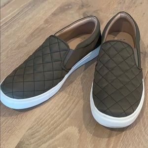 Olive green quilted style slip on sneakers 6.5